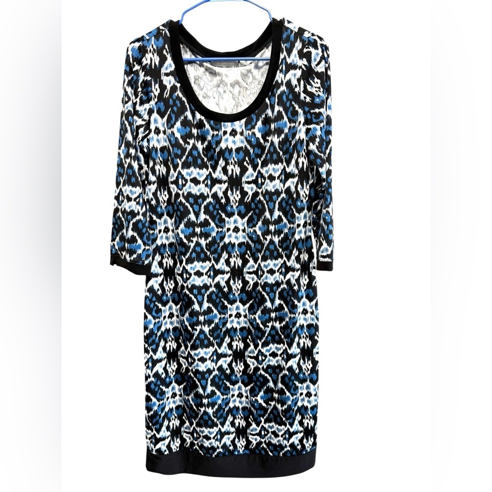 Comfortable dress scoop neck elbow sleeves contemporary print back trim M
